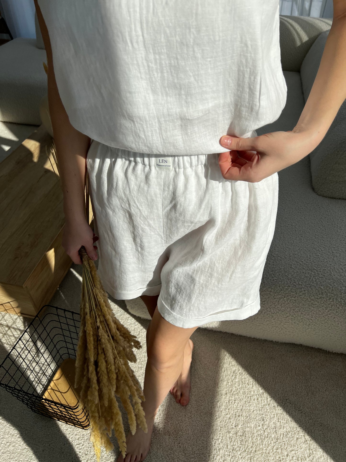 S H O R T S 100% washed linen | white